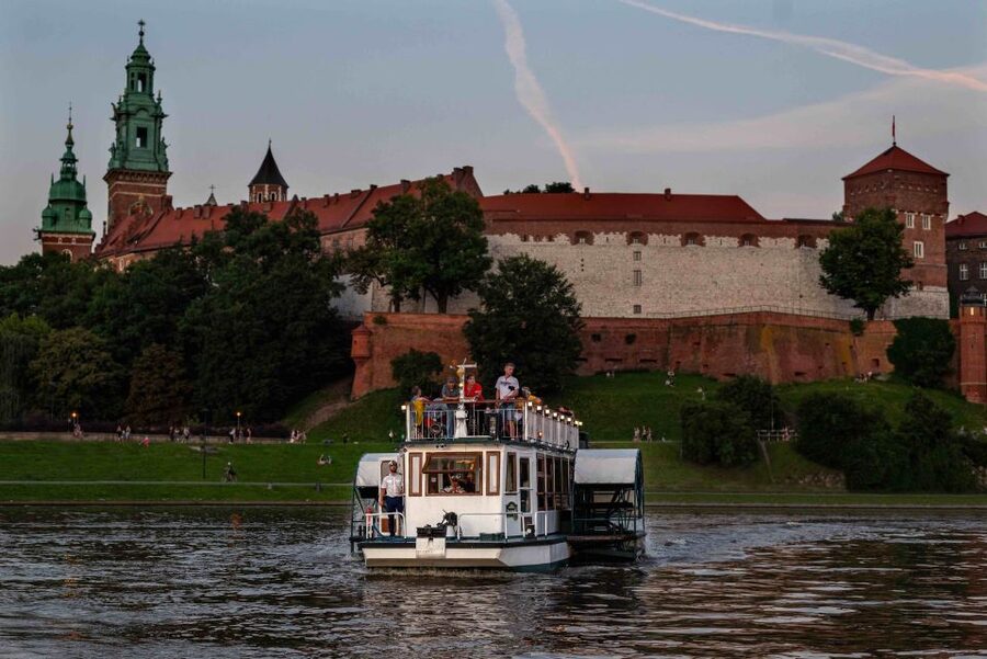 Krakow: 1-Hour Evening Vistula River Cruise - Evening on the Vistula: What Makes This Cruise Feel Worth It