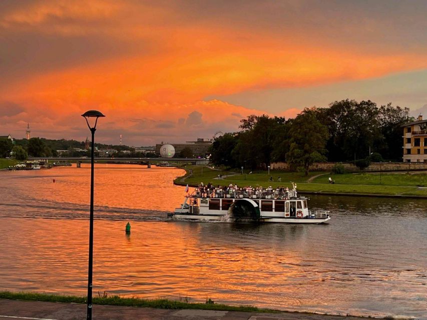 Krakow: 1-Hour Evening Vistula River Cruise - The First Glide: Wawel Royal Castle at Sunset