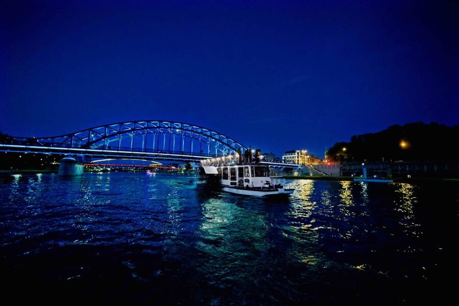 Krakow: 1-Hour Evening Vistula River Cruise - Most Dębnicki and the River Crossings That Define the View