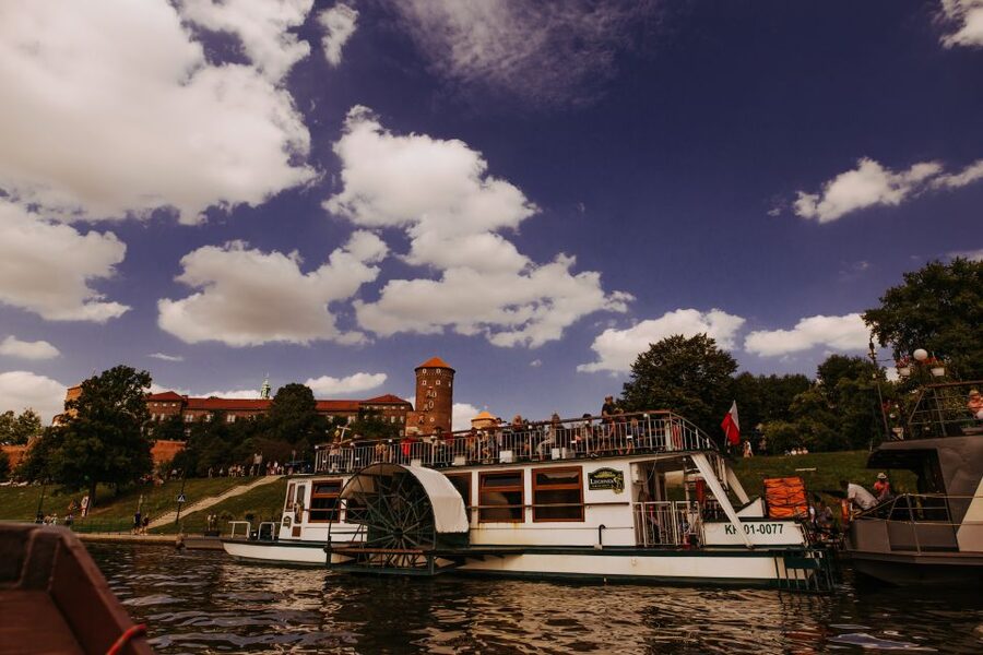 Krakow: 1-Hour Evening Vistula River Cruise - Manggha Centre: Japanese Art and Technology From the Water