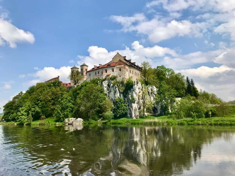 Krakow: 4,5-hours Sightseeing Cruise to Tyniec - Cruising upstream: Wawel area, bridges, and convents from the water