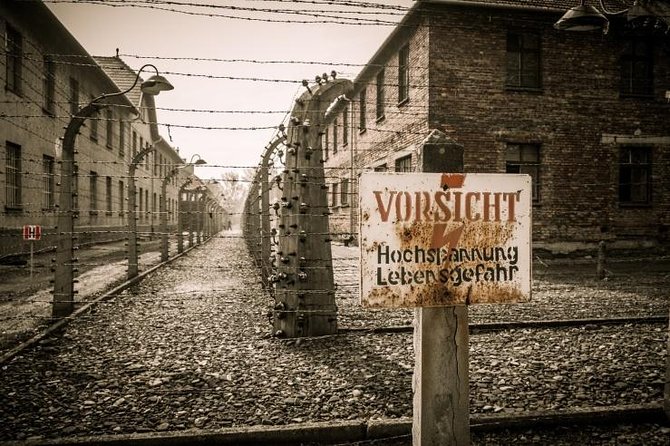 Krakow and Auschwitz Small Group Tour from Warsaw with Lunch - Warsaw pickup to Krakow, why the start time matters