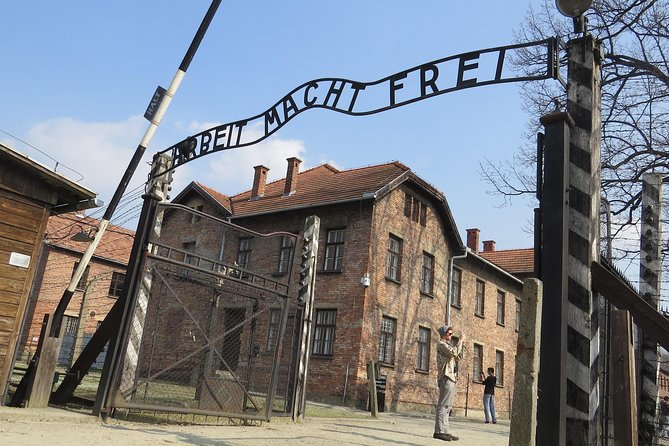 Krakow: Auschwitz-Birkenau and Salt Mine Guided Visits in One Day - The Lunch Break: Plan for Either a Real Pause or Extra Waiting