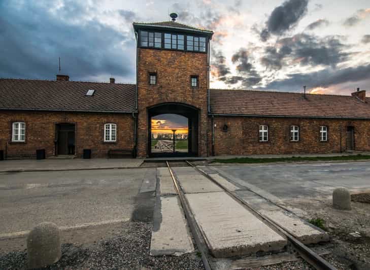 Krakow: Auschwitz-Birkenau Guided Tour with Pickup & Lunch - Pickup in Krakow: locations, early times, and staying sane
