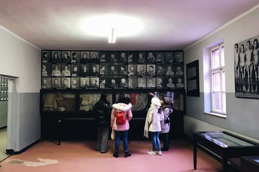 Krakow: Auschwitz-Birkenau Tour Limited to 15 Visitors - Auschwitz I: how to make the first camp manageable