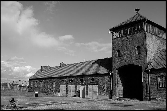 Krakow: Auschwitz-Birkenau Tour & Museum Expert Guide - Birkenau (Auschwitz II) at Brzezinka: what the 90 minutes are built for