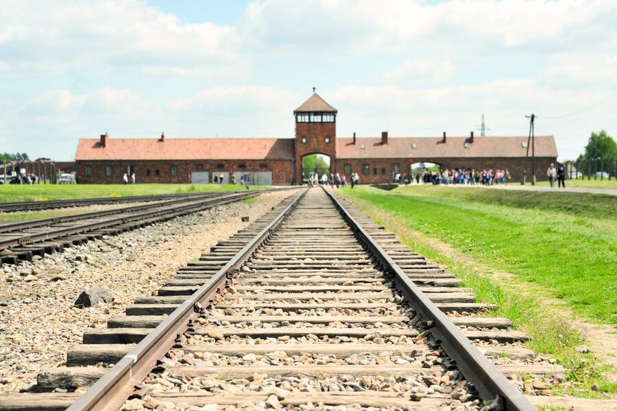 Krakow: Auschwitz Guided Tour with Pickup and Optional Lunch - Auschwitz I: Where You First See the System