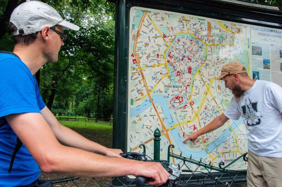 Krakow: Bike Tour of Old Town, Jewish Quarter and the Ghetto - The Wawel and river stretch: where the views start to click