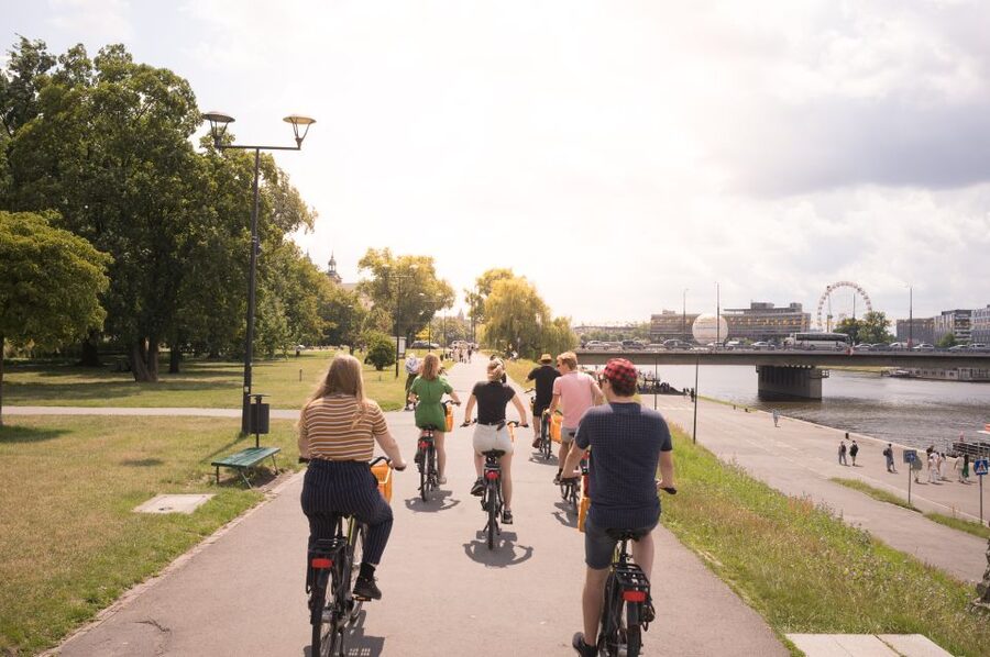 Krakow: Bike Tour of Old Town, Jewish Quarter and the Ghetto - Schindler’s List stops and the former ghetto area: how the tour handles heavy ground
