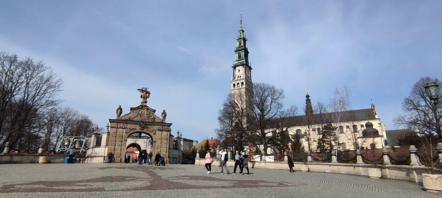 Krakow: Black Madonna Sanctuary of Czestochowa - Guided Tour - A Long-but-Straightforward 7 Hours from Krakow