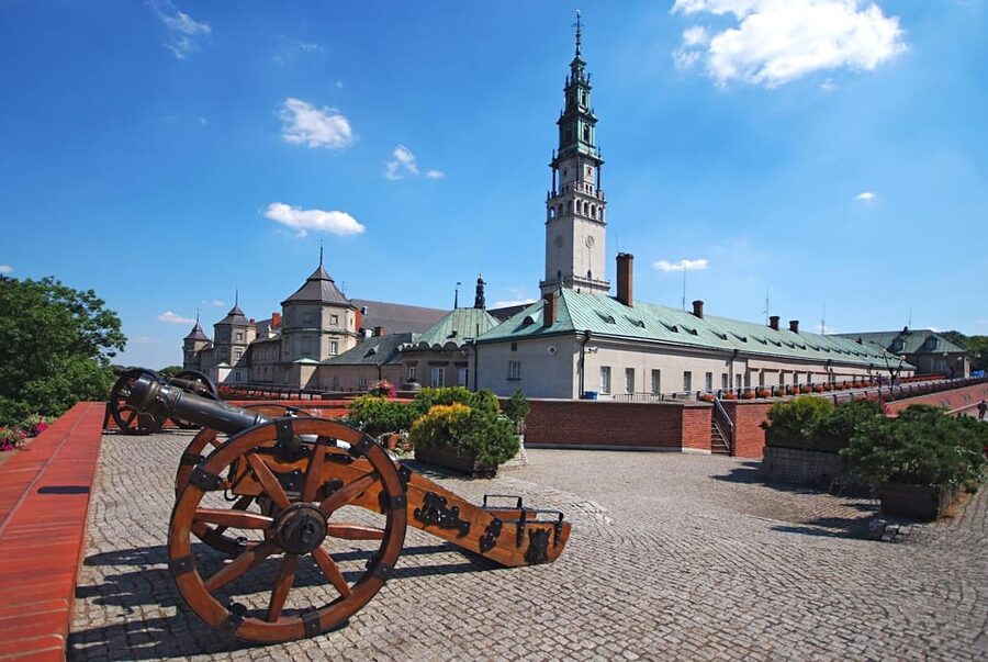 Krakow: Black Madonna Sanctuary of Czestochowa - Guided Tour - About that skip-the-line entrance, and why it’s worth it