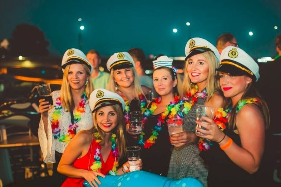Krakow: Boat Party with Unlimited Drinks - The unlimited open bar: what you get, and how to pace it