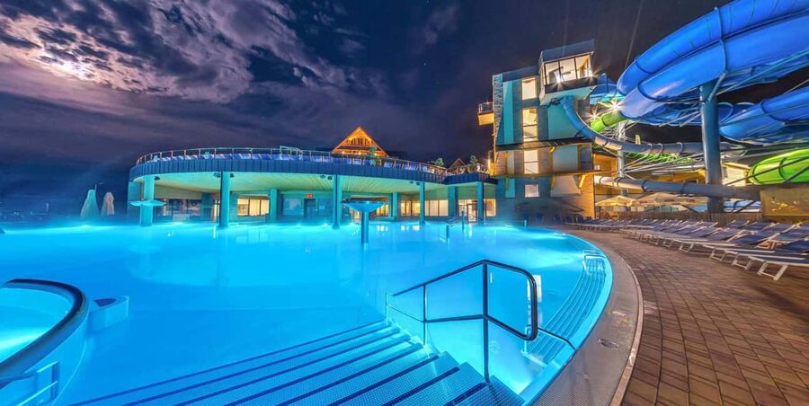 Krakow: Chocholowskie Thermal Baths Evening Ticket - Sauna time, drinks with a view, and how the spa upgrades work