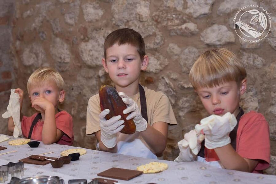 Krakow: Chocolate Workshop - Your Final Box: Pralines, Chocolate Art, and a Written Bar