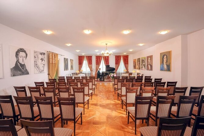 Krakow: Chopin Piano Concert in St. Bernardine Church - What the hour of music feels like (Chopin, performed up close)