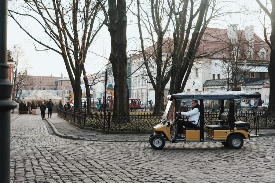 Krakow: City Sightseeing Tour by Golf Cart - Podgórze and the Krakow ghetto trail: Ghetto Heroes Square to Schindler’s Factory