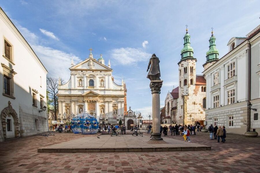 Krakow: Collegium Maius, St. Mary’s Basilica & Cloth Hall - Main Market Square: Europe’s biggest medieval square, plus real atmosphere cues