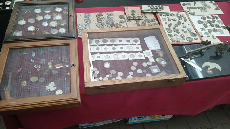 ☆★☆️Kraków☆★☆ Communist▫Flea▫Market▫Tour+Collectors⚡Boost️⚡ - Hala Targowa on Grzegórzecka Street: books, clothing, and practical household finds