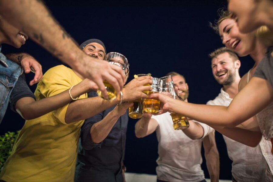 Krakow: Craft Beer Tasting City Walking Tour - The tasting format: eight 100 ml beers and how to enjoy them