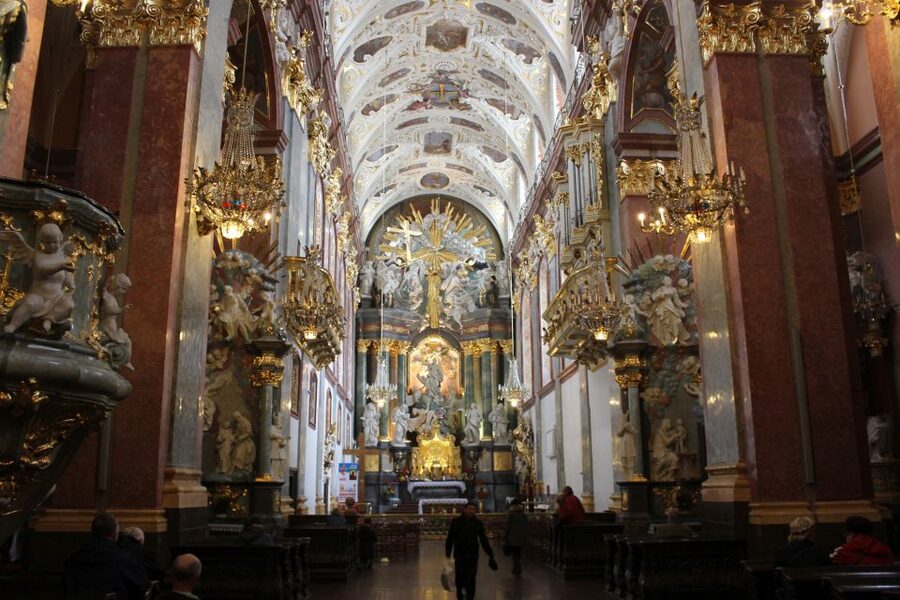 Krakow: Czestochowa Black Madonna Guided Day Tour & PickUp - Inside the Pauline Monastery experience you actually understand