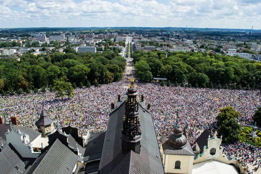 Krakow: Czestochowa Black Madonna Guided Day Tour & PickUp - Price and value: is $215 a smart use of your time?