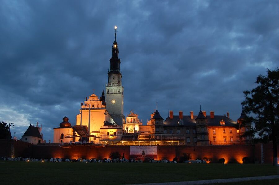 Krakow: Czestochowa Black Madonna Guided Day Tour & PickUp - Getting from Krakow to Czestochowa without wasting your day