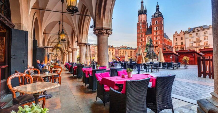 Krakow: E-Car City Tour - Old Town loop: Wawel Castle, Barbacan, Florian’s Gate, and Planty