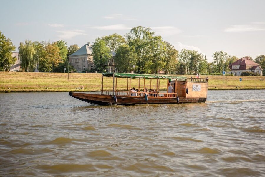 Krakow: Early Bird Vistula River Sightseeing Cruise - From Zwierzyniec toward Podgórze: the river route that strings the city together