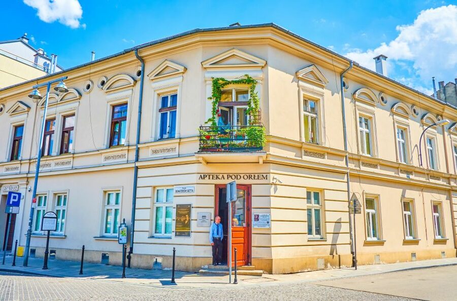 Krakow: Electric Car Sightseeing Tour - Why an electric-car loop works so well in Krakow