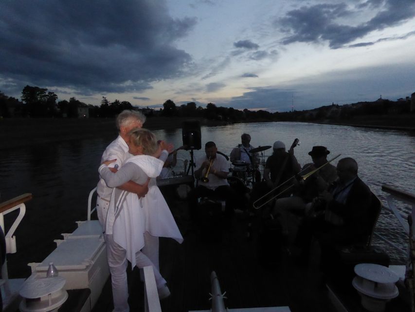 Krakow: Evening Cruise with a Glass of Wine - Bridges, Kraków Eye, and the river’s photo moments