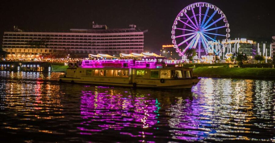 Kraków: Evening or Night River Cruise - Kraków by night from the Vistula: why this cruise feels different