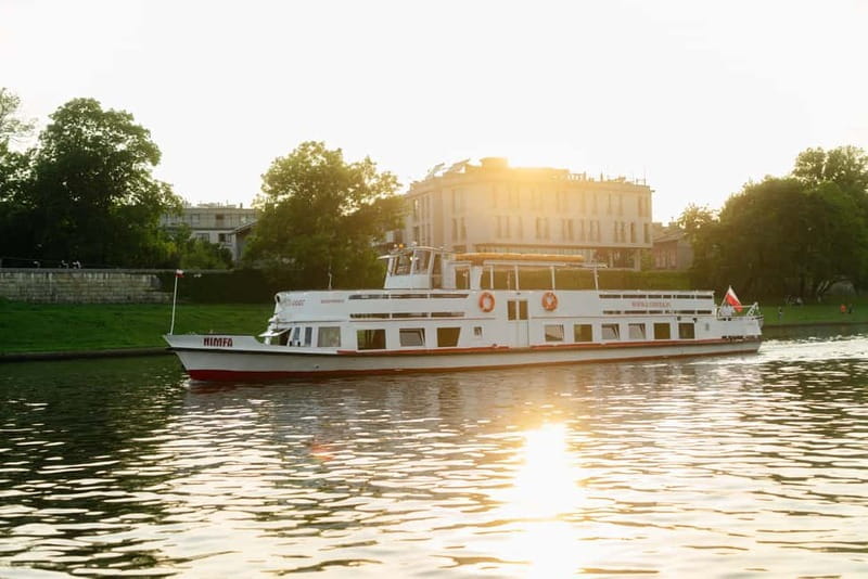 Krakow: Evening or Night Sightseeing Cruise - Onboard Reality: Nimfa vs Orka, Seating, and Sightlines