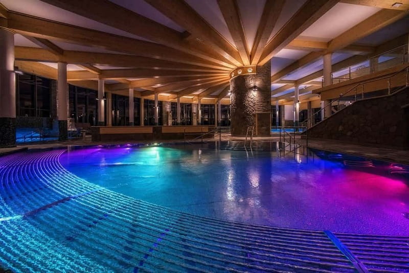 Krakow: Evening Relaxation at Chocholowskie Thermal Baths - Over 30 pools, jacuzzis, and three slides, the fun-with-rules mix