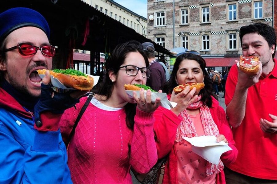 Krakow Food Tour: Polish Flavours & Local Stories - Meeting at Mały Rynek, Then Warming Up at Small Market Square