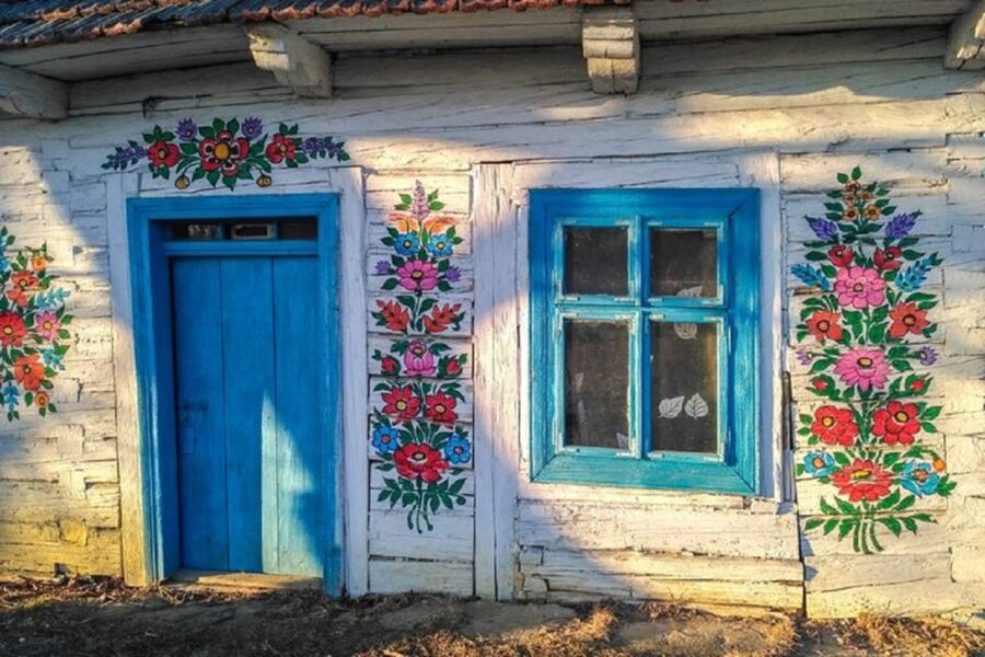 Krakow: Guided Day Tour of Zalipie Village & Museum Entry - The best kind of souvenir stop: handmade and small