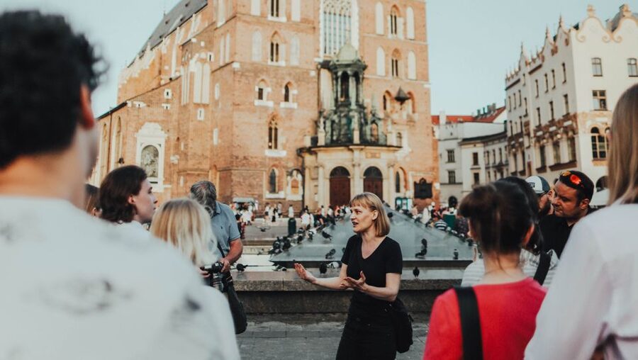 Krakow: Guided Old Town Tour - Wawel Royal Castle Area: Closing With Krakow’s Most Defining Landmark