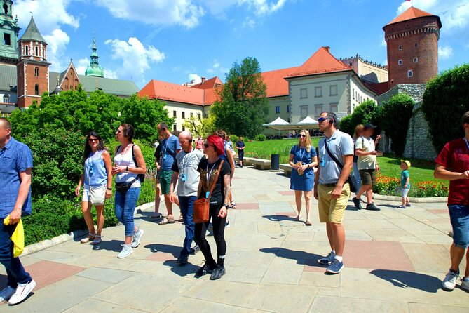 Krakow Guided Tour to Iconic Polish Royal Residence Wawel Castle - The meeting point drill at Kanonicza 25 (do this and you avoid stress)
