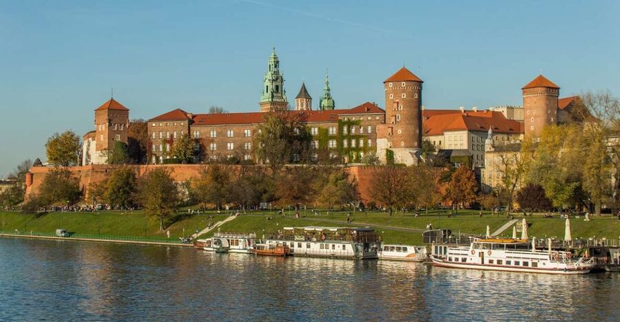 Krakow: Guided Wawel Tour, Lunch, and Vistula River Cruise - Lunch at a local bistro, with the “not next door” factor