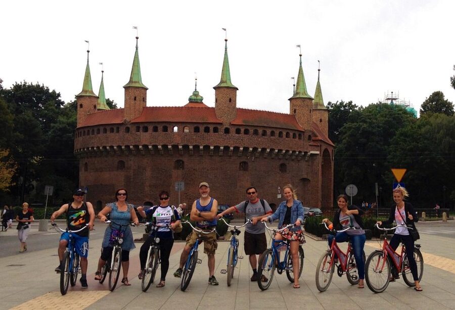 Krakow: Highlights of Krakow Bike Tour - Small Group - Pacing, the 45-minute lunch break, and what to wear