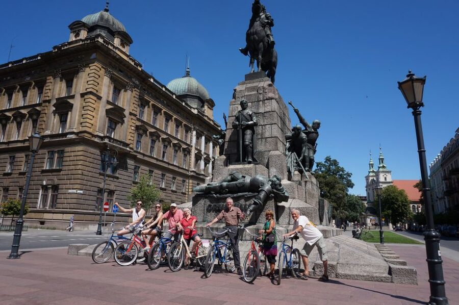 Krakow: Highlights of Krakow Bike Tour - Small Group - Entering Kazimierz on colorful streets, not just a label on a map