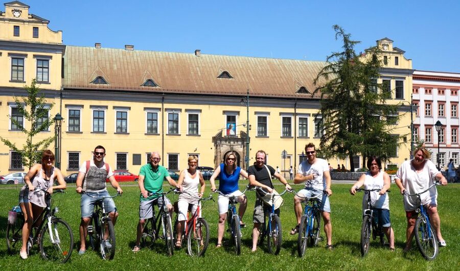 Krakow: Highlights of Krakow Bike Tour - Small Group - Schindler’s Factory again, and why the second stop can work