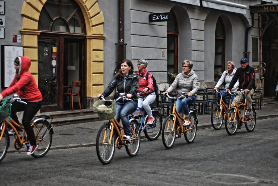 Krakow: Highlights of Krakow Bike Tour - Small Group - Main Market Square orientation, then into Old Town on two wheels