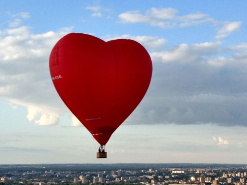 Kraków: Hot Air Balloon Exclusive Tour with Champagne - Meeting at Dracop Serwis and what to look for on arrival