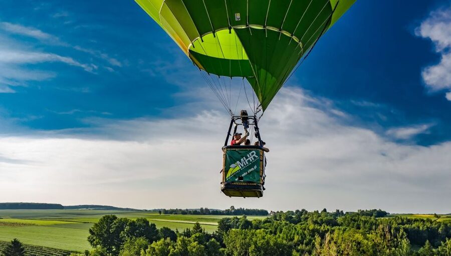 Kraków: Hot Air Balloon Exclusive Tour with Champagne - Landing, and why it can feel intense for a second