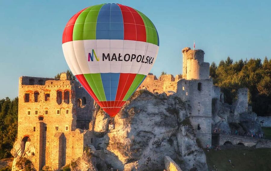 Kraków: Hot Air Balloon Exclusive Tour with Champagne - Champagne after landing: making it feel like a real occasion
