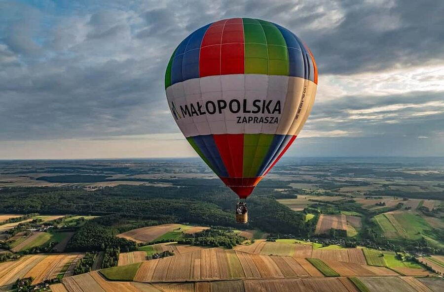 Kraków: Hot Air Balloon Exclusive Tour with Champagne - The pilot and crew vibe: Dawid’s calm explanations, Jerzy’s care