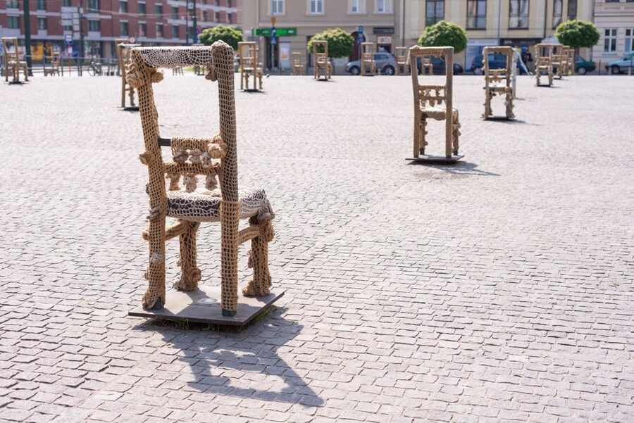 Krakow: Jewish Ghetto Guided Walking Tour - Remnants of the ghetto wall: seeing boundaries made physical