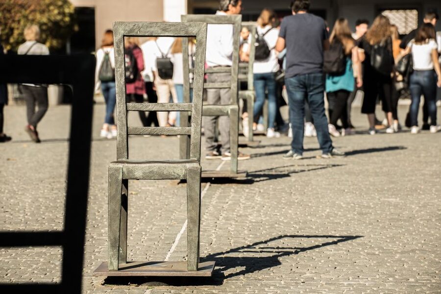 Krakow: Jewish Ghetto Walking Tour - Seeing the Remaining Ghetto Wall Fragment as a Monument