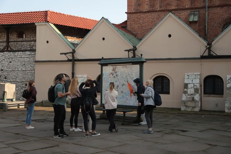 Krakow: Jewish Quarter and Former Ghetto Tour - Price and value at $19 per person, what you’re paying for