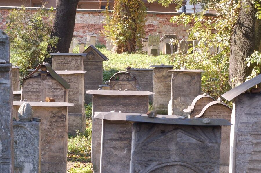 Krakow: Jewish Quarter Guided Walking Tour - Jewish Cemetery: A Stop That Changes the Tone